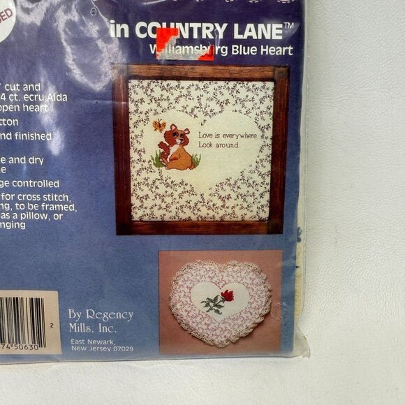 Evenweave Fabrics in Country Lane Williamsburg Blue Heart 16"x16" Printed Aida - Picture 5 of 6